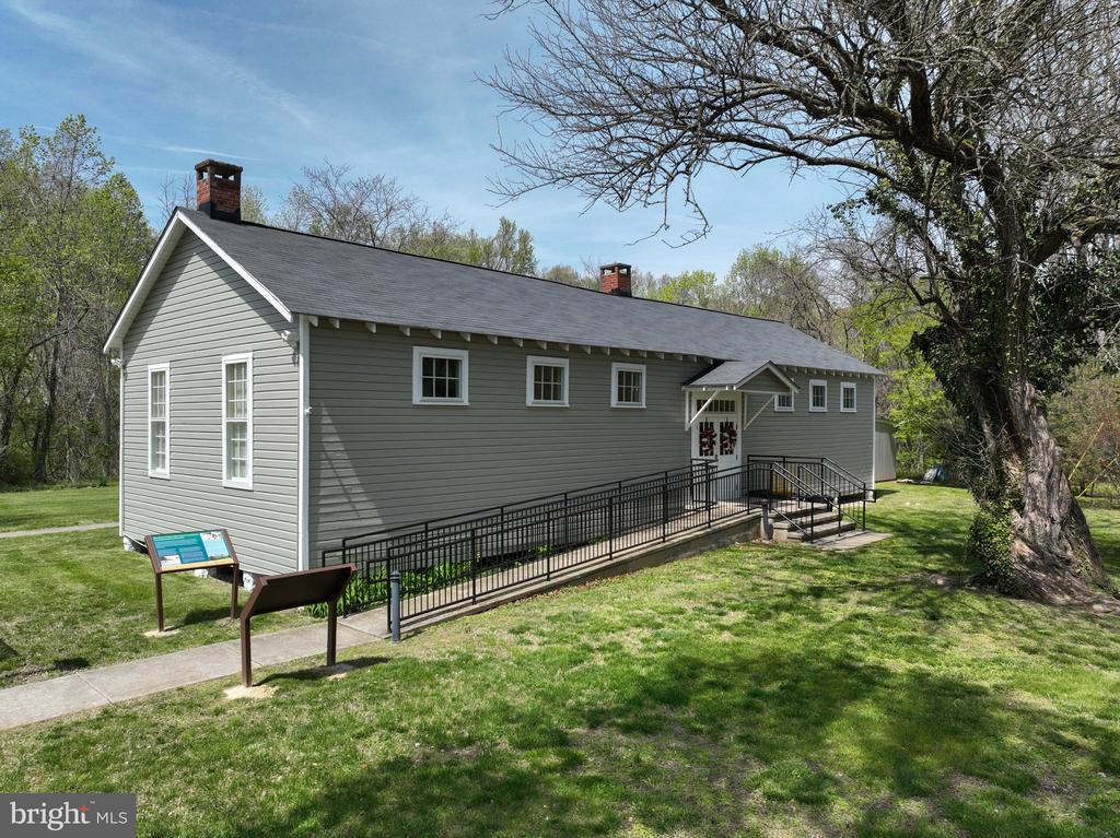 946 W BENNING ROAD