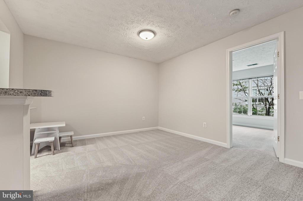 2052 QUAKER WAY Unit: 8