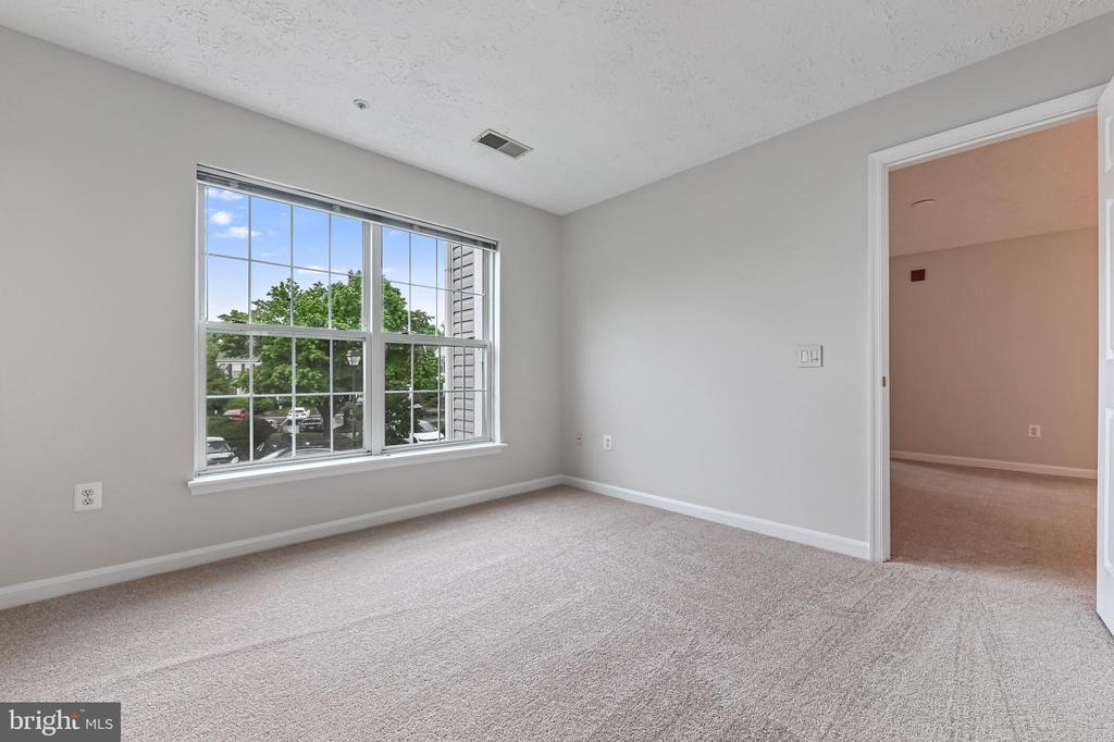 2052 QUAKER WAY Unit: 8