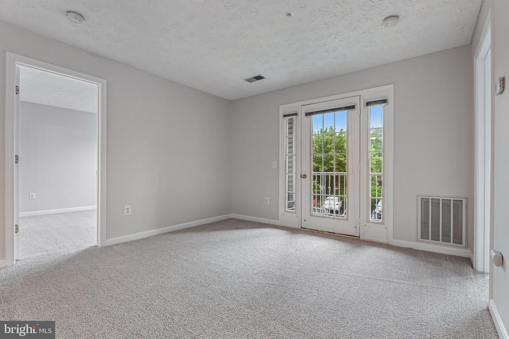2052 QUAKER WAY Unit: 8
