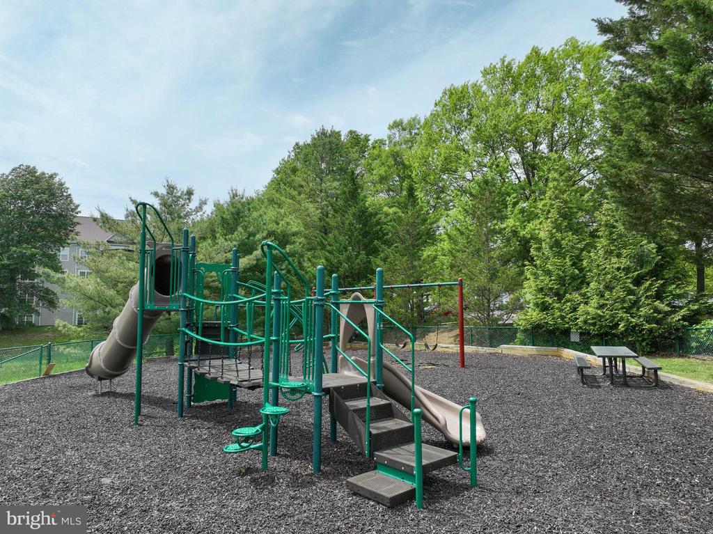 2052 QUAKER WAY Unit: 8