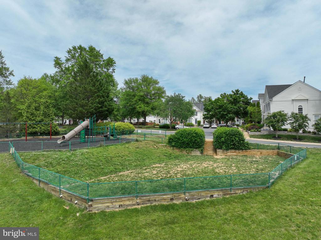 2052 QUAKER WAY Unit: 8