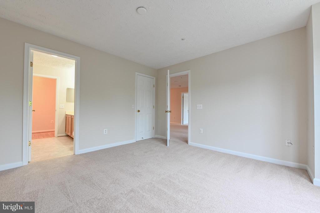 2052 QUAKER WAY Unit: 8