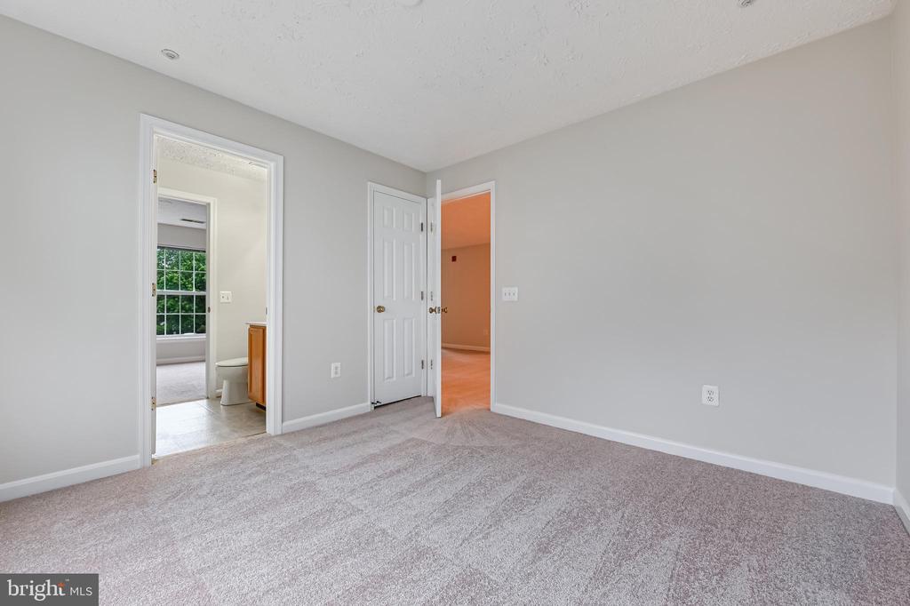 2052 QUAKER WAY Unit: 8