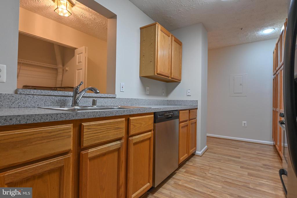 2052 QUAKER WAY Unit: 8