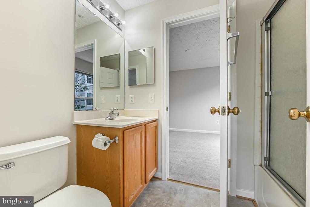 2052 QUAKER WAY Unit: 8