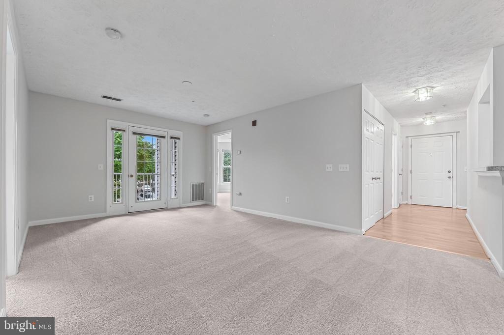2052 QUAKER WAY Unit: 8