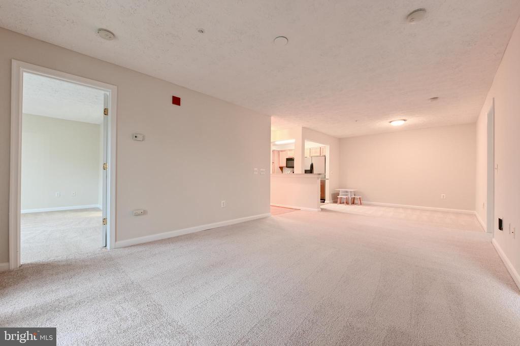 2052 QUAKER WAY Unit: 8