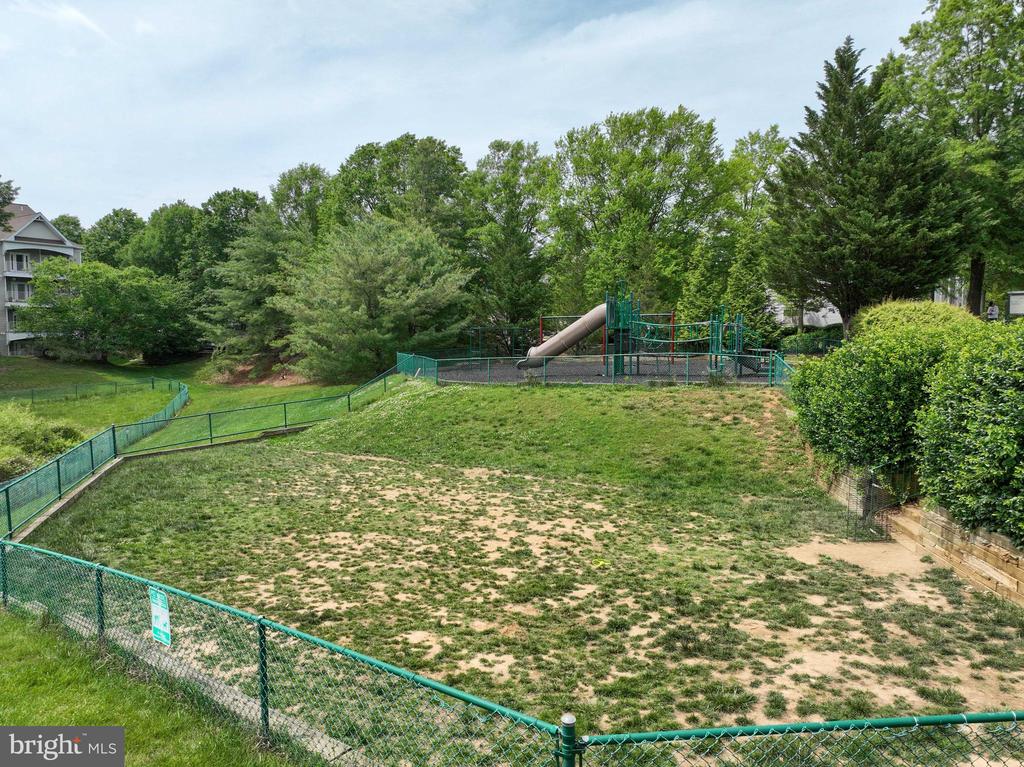 2052 QUAKER WAY Unit: 8