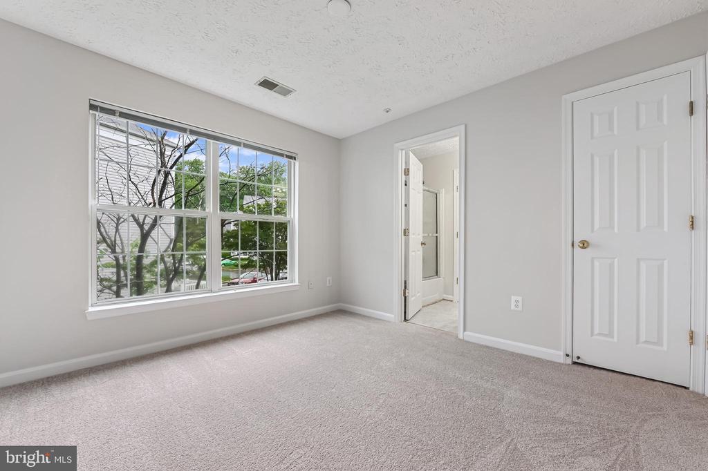 2052 QUAKER WAY Unit: 8