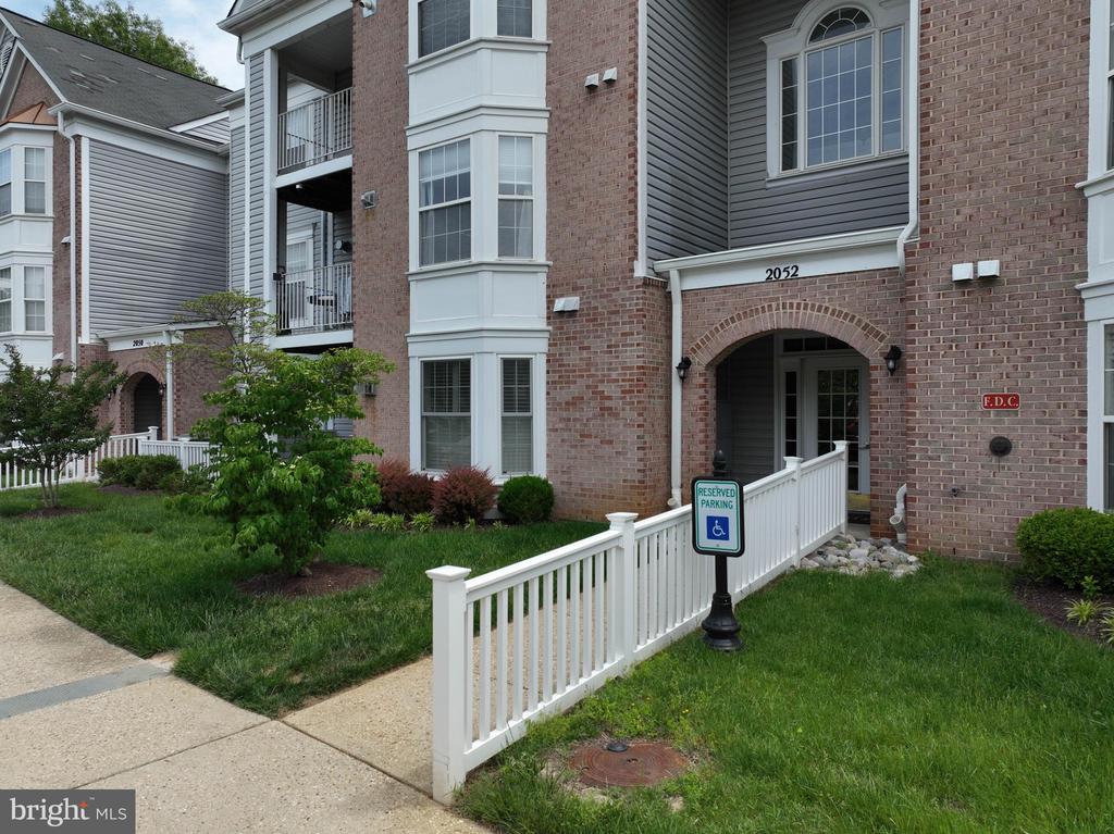 2052 QUAKER WAY Unit: 8