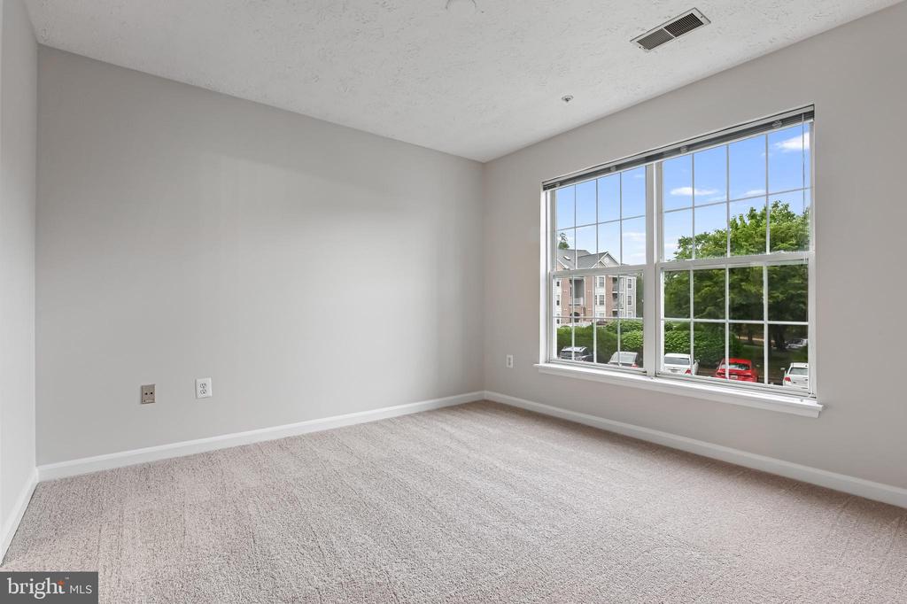 2052 QUAKER WAY Unit: 8