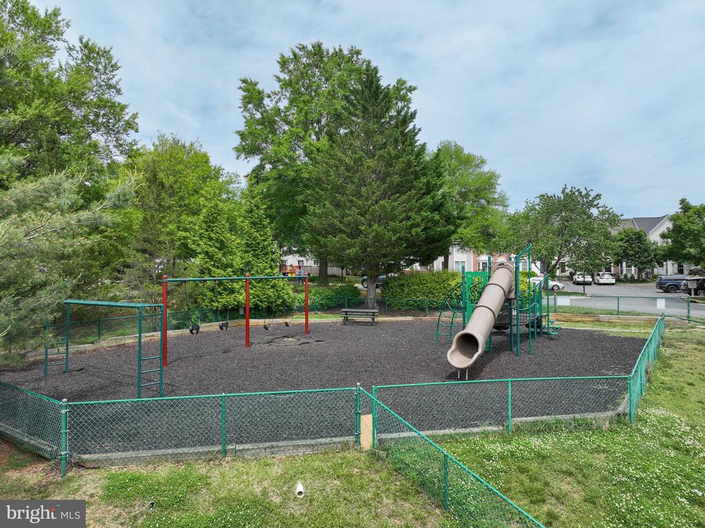 2052 QUAKER WAY Unit: 8