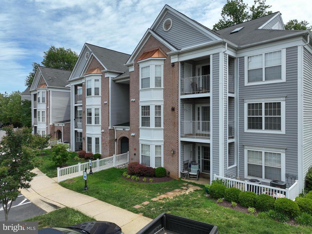 2052 QUAKER WAY Unit: 8