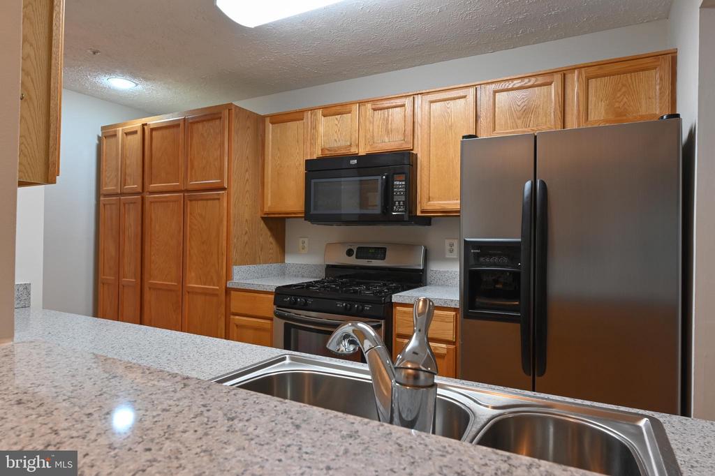 2052 QUAKER WAY Unit: 8