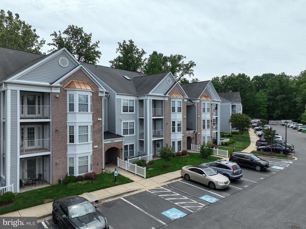 2052 QUAKER WAY Unit: 8