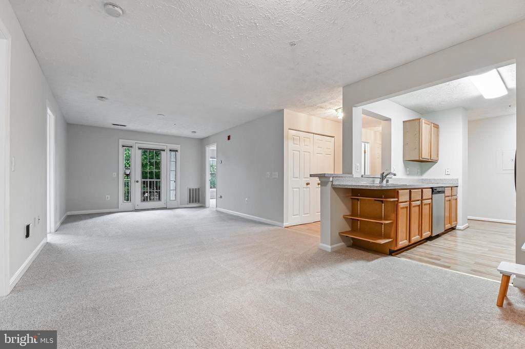 2052 QUAKER WAY Unit: 8