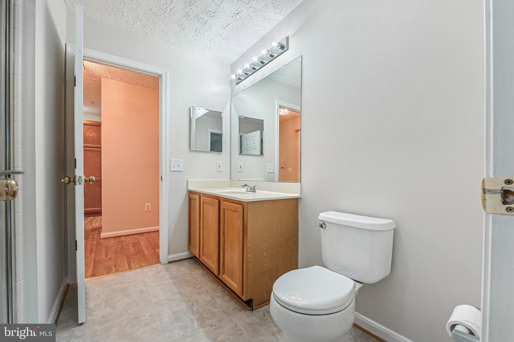 2052 QUAKER WAY Unit: 8