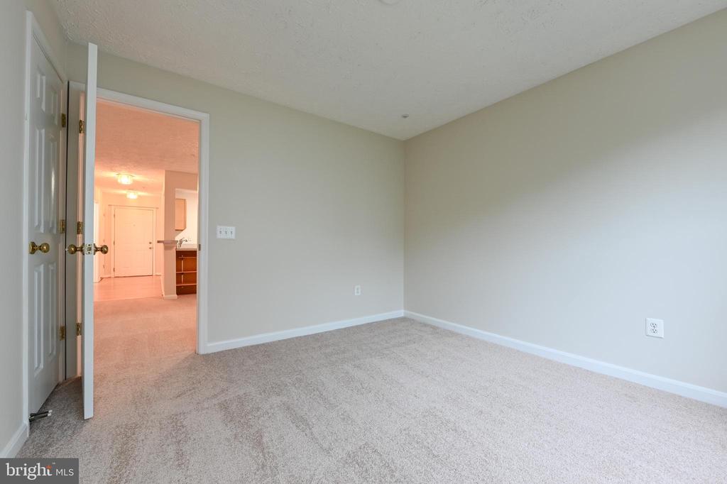 2052 QUAKER WAY Unit: 8
