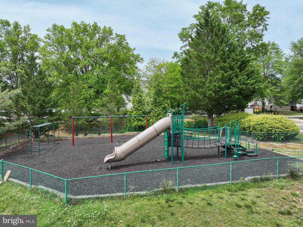 2052 QUAKER WAY Unit: 8
