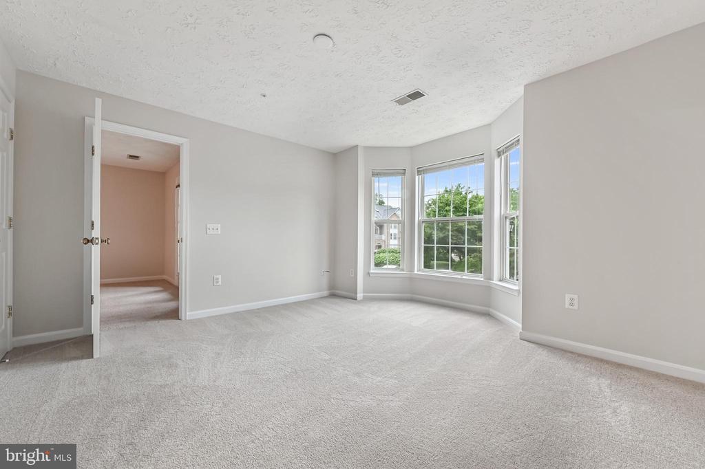 2052 QUAKER WAY Unit: 8