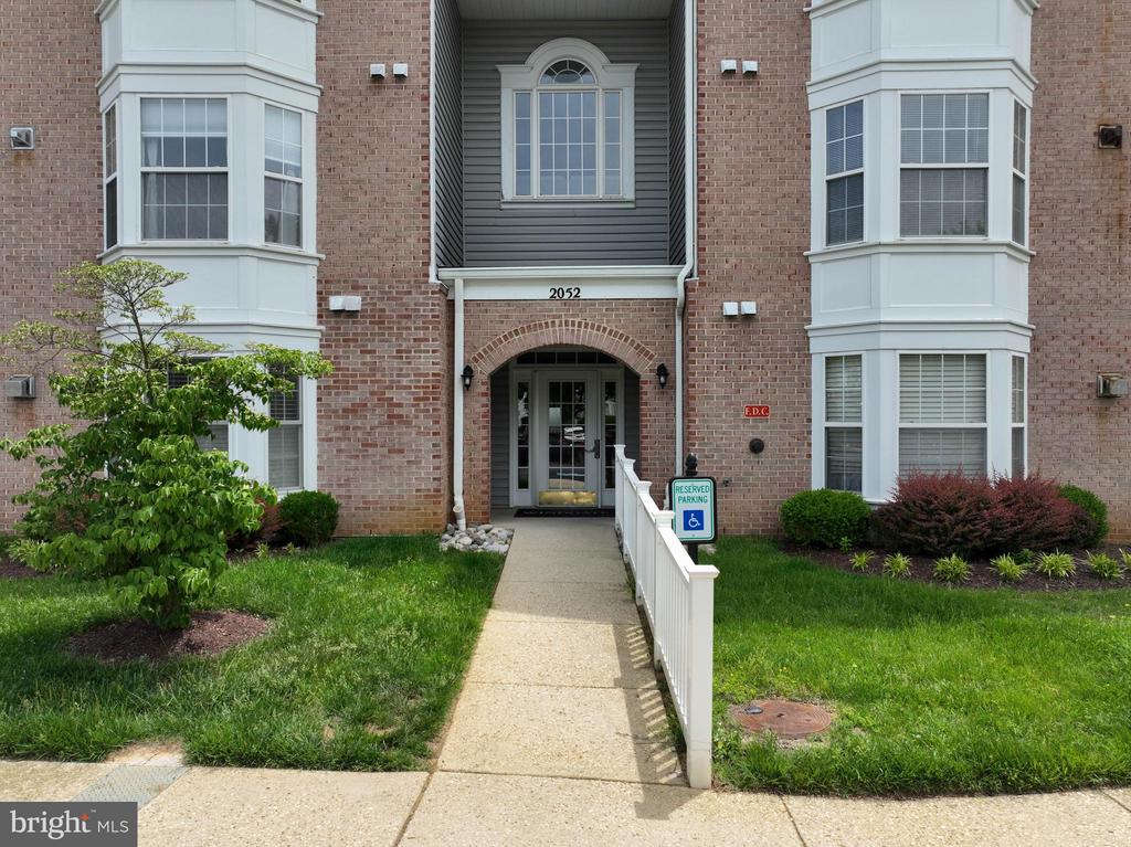2052 QUAKER WAY Unit: 8