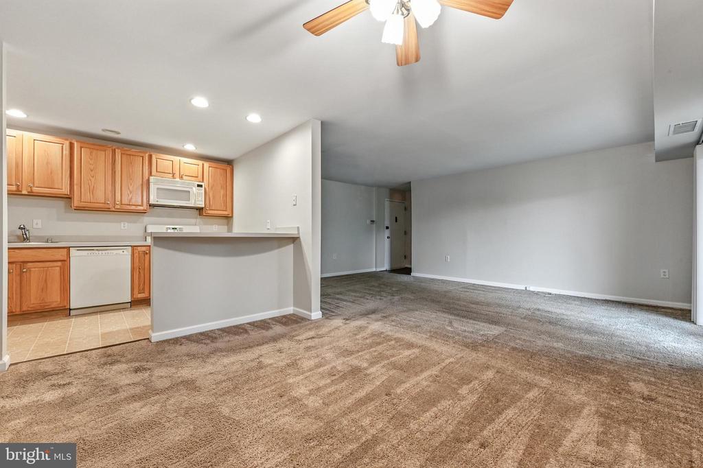 206 VICTOR PARKWAY Unit: 206F