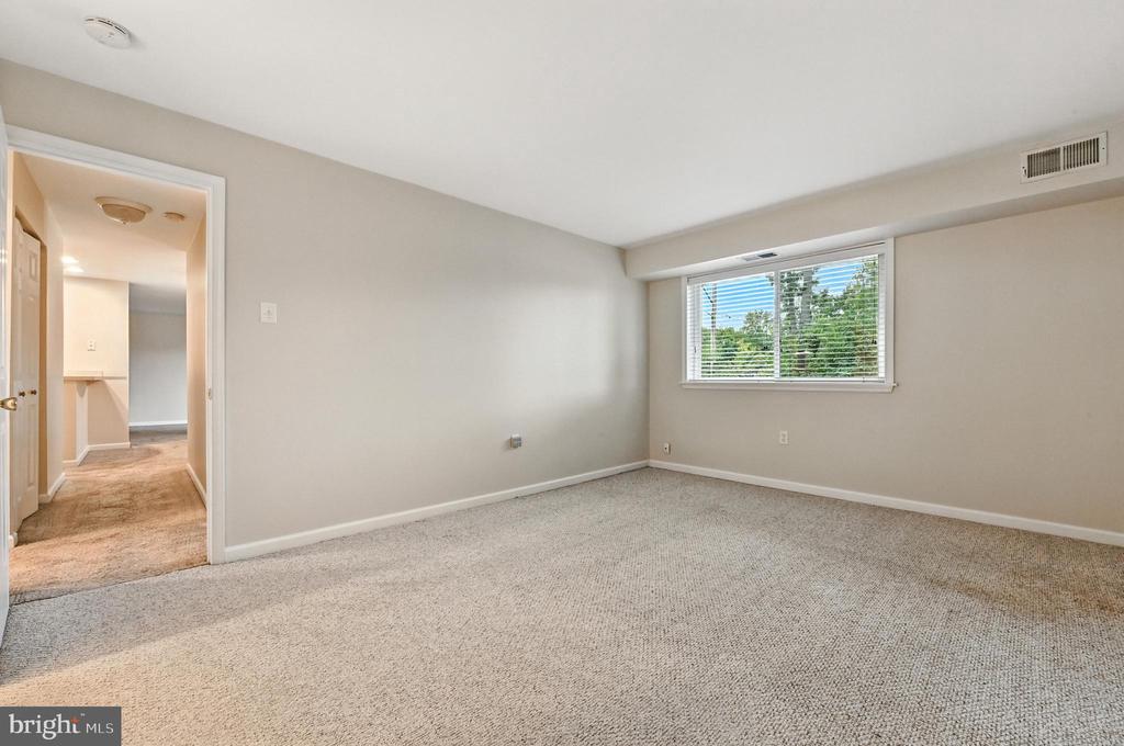 206 VICTOR PARKWAY Unit: 206F