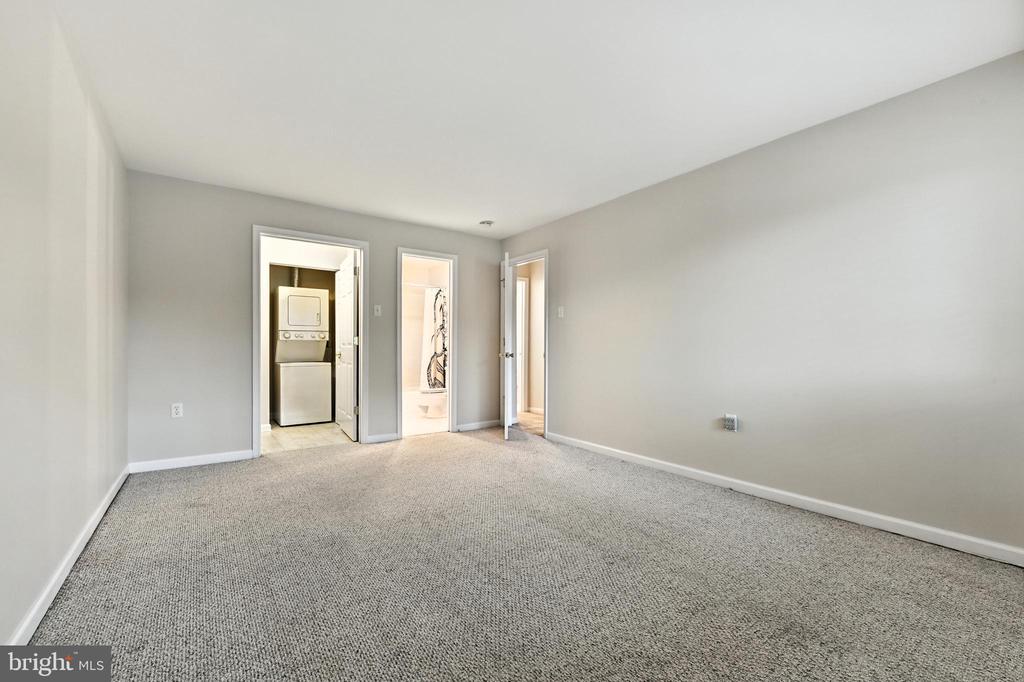 206 VICTOR PARKWAY Unit: 206F