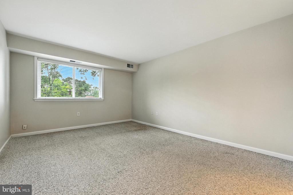 206 VICTOR PARKWAY Unit: 206F