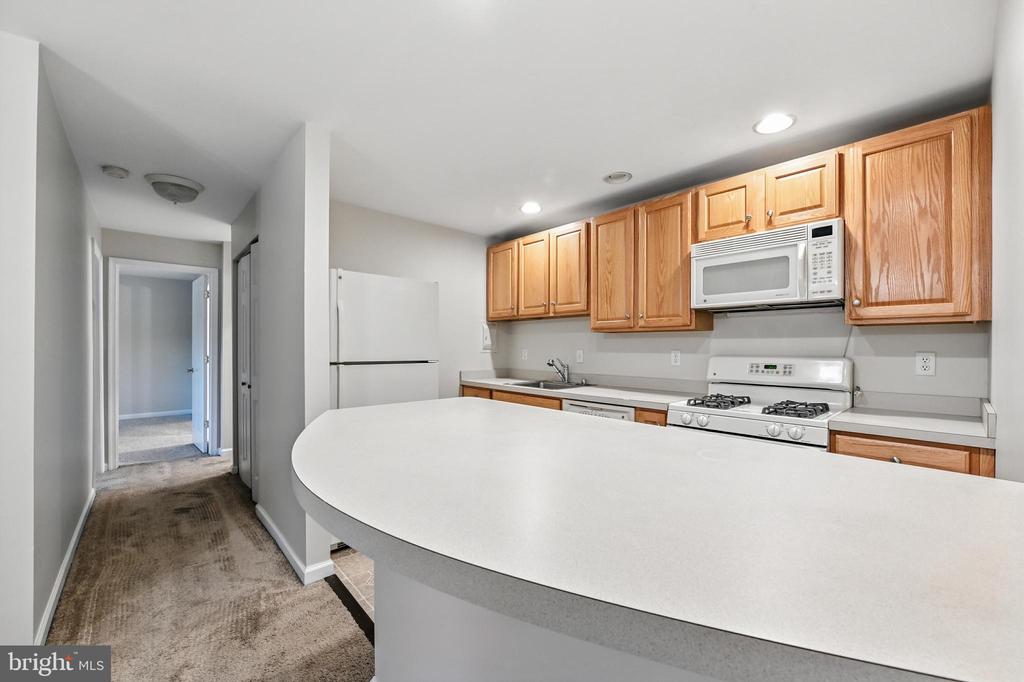 206 VICTOR PARKWAY Unit: 206F
