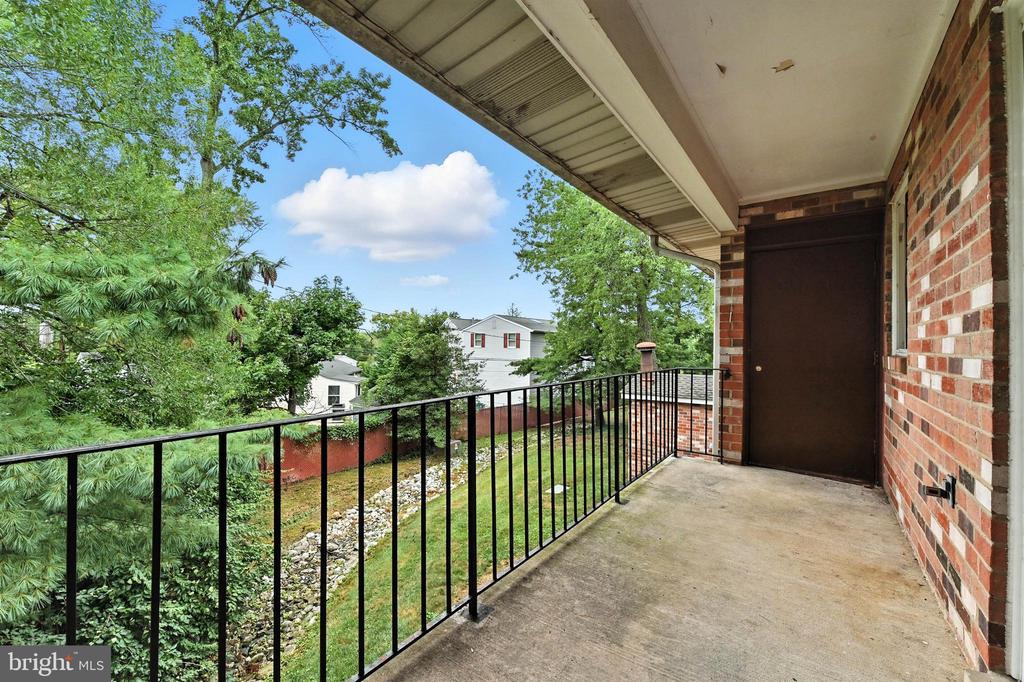 206 VICTOR PARKWAY Unit: 206F