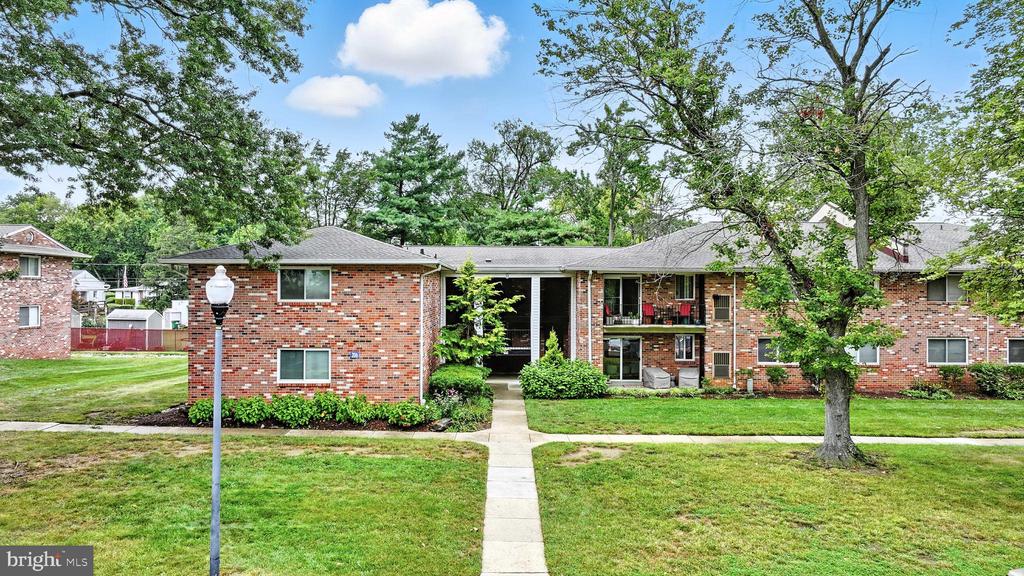 206 VICTOR PARKWAY Unit: 206F