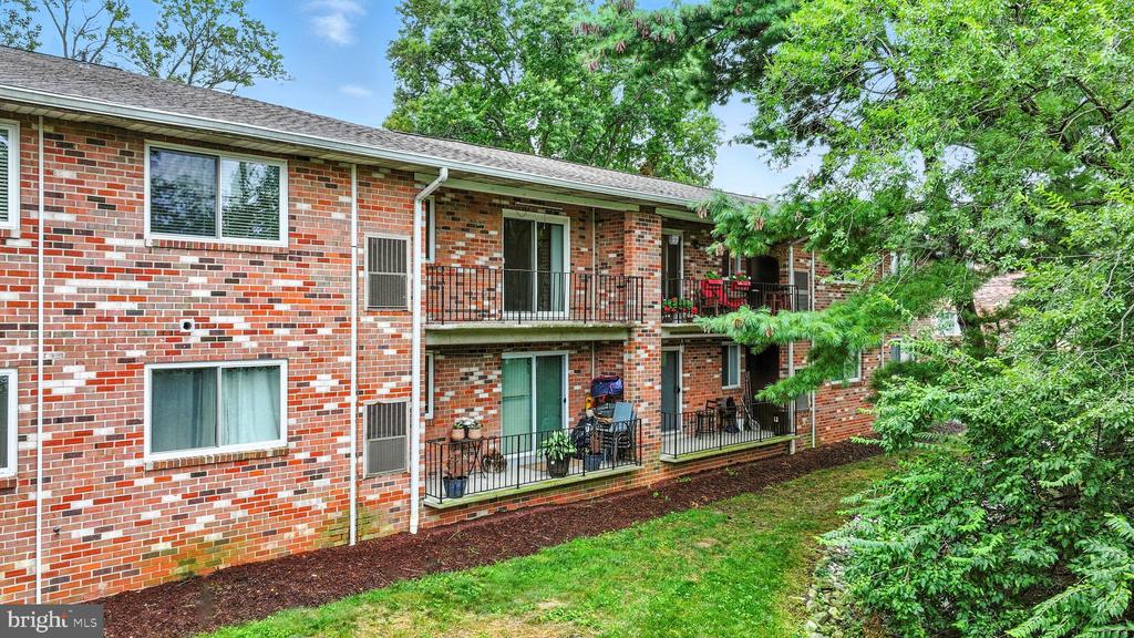 206 VICTOR PARKWAY Unit: 206F