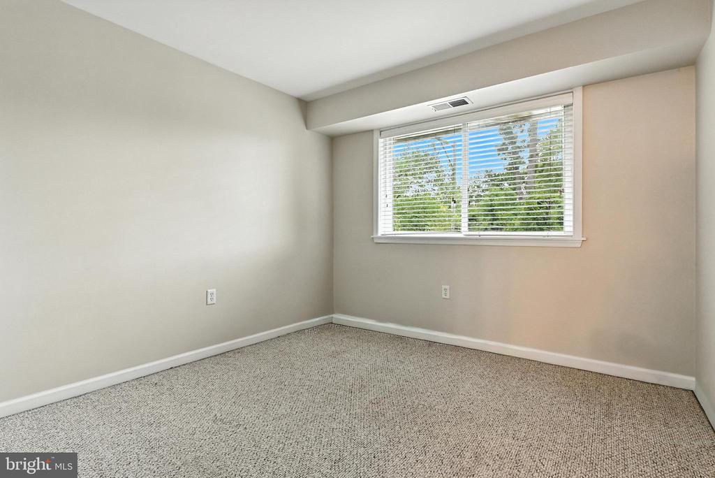 206 VICTOR PARKWAY Unit: 206F