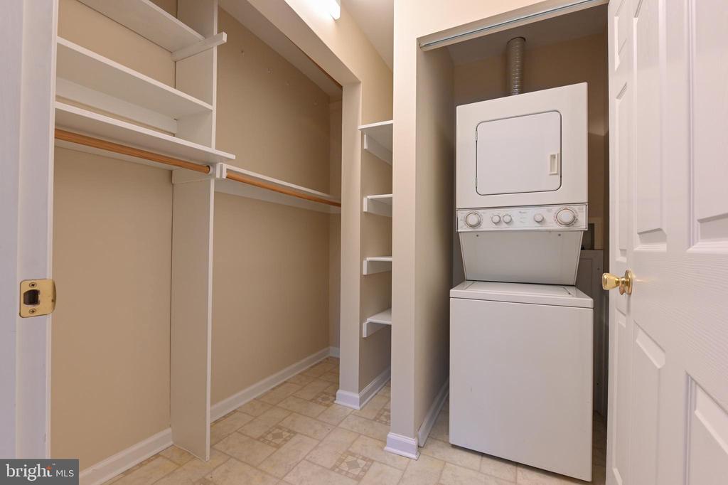 206 VICTOR PARKWAY Unit: 206F