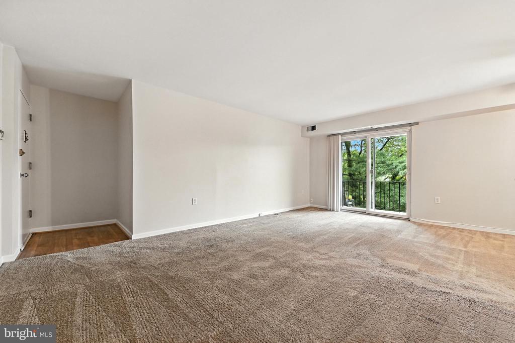 206 VICTOR PARKWAY Unit: 206F