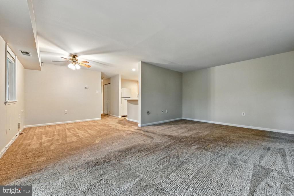 206 VICTOR PARKWAY Unit: 206F