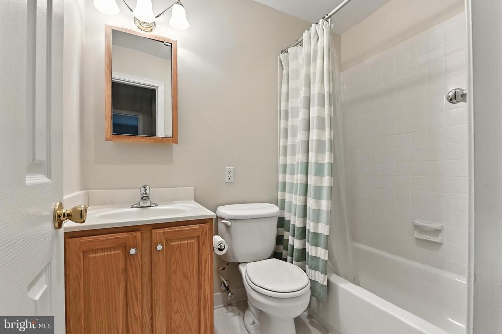 206 VICTOR PARKWAY Unit: 206F