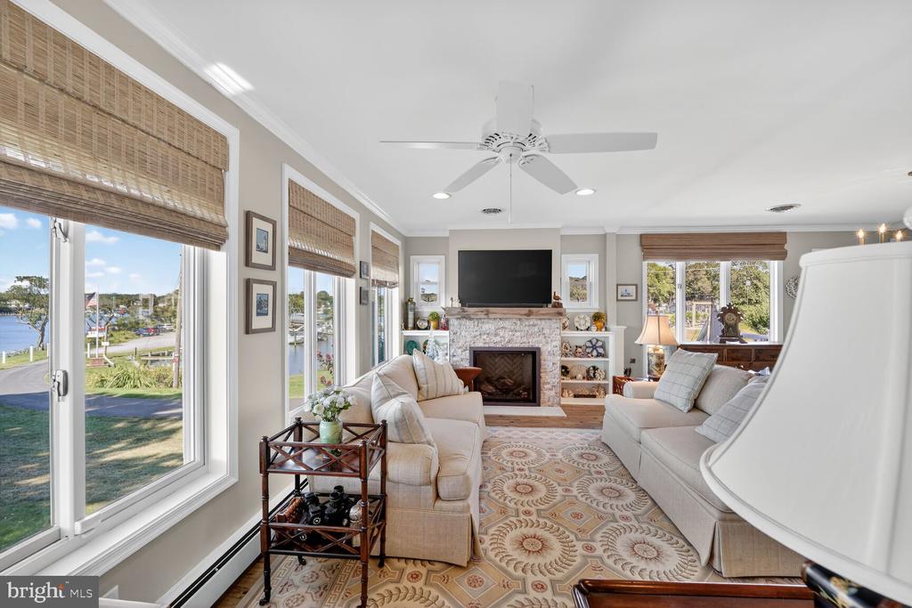 1663 CLIFF DRIVE