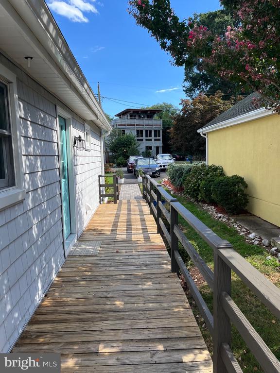 1663 CLIFF DRIVE
