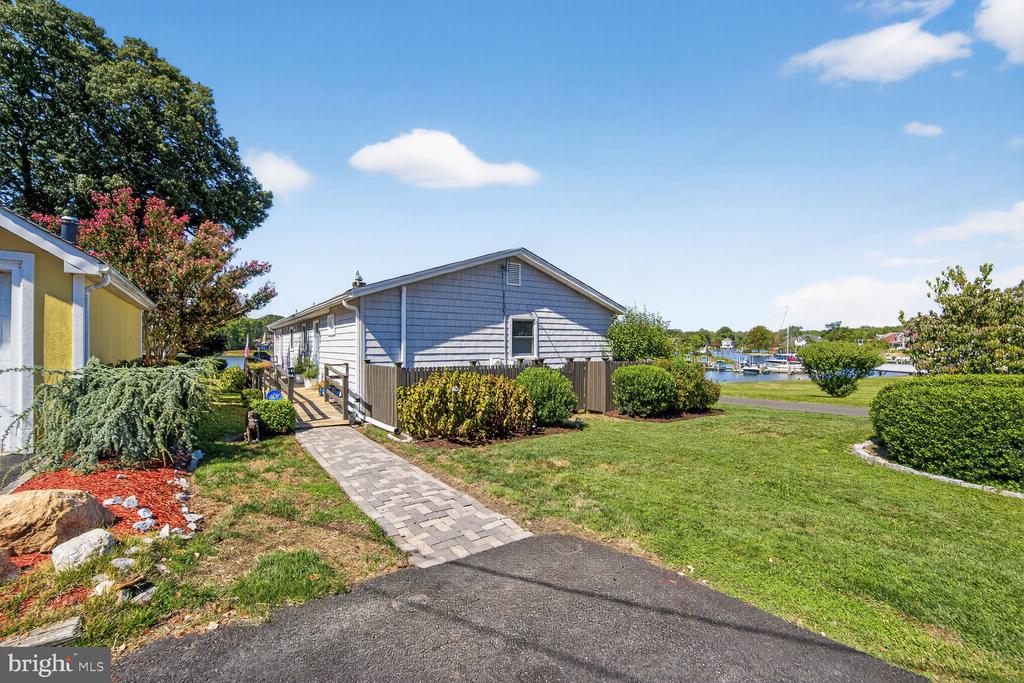 1663 CLIFF DRIVE
