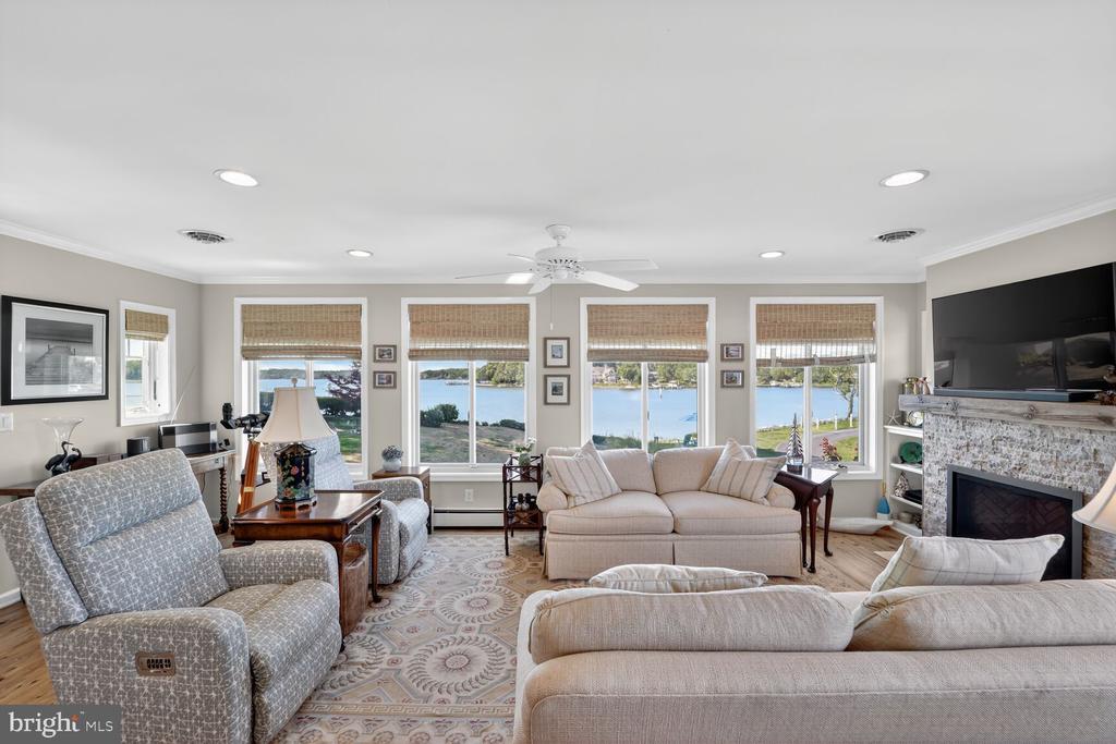 1663 CLIFF DRIVE
