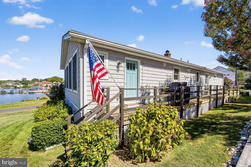 1663 CLIFF DRIVE