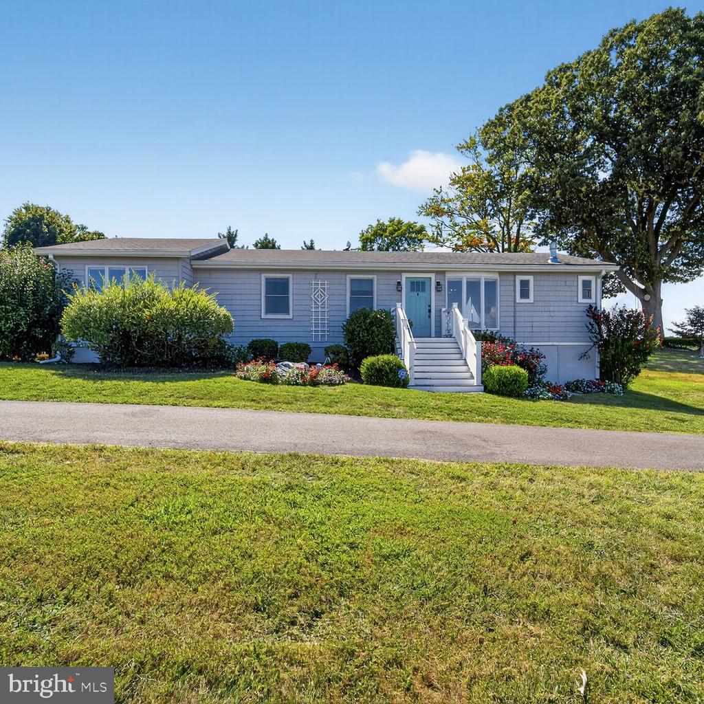 1663 CLIFF DRIVE