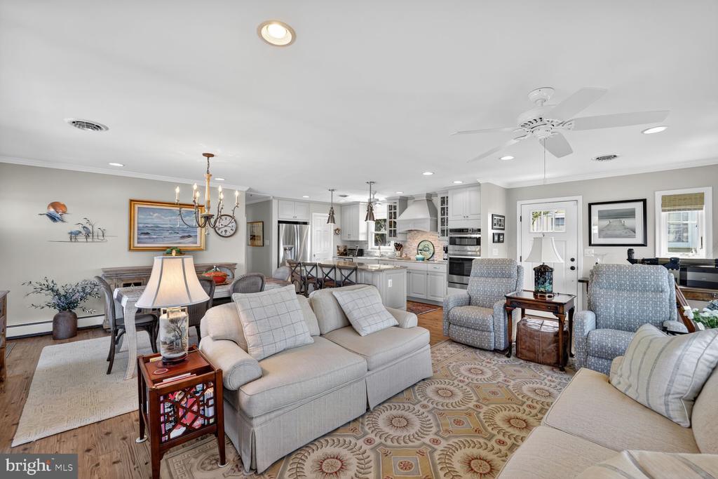 1663 CLIFF DRIVE