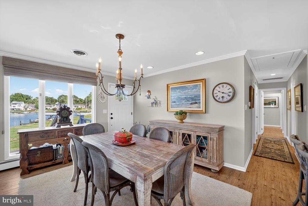 1663 CLIFF DRIVE
