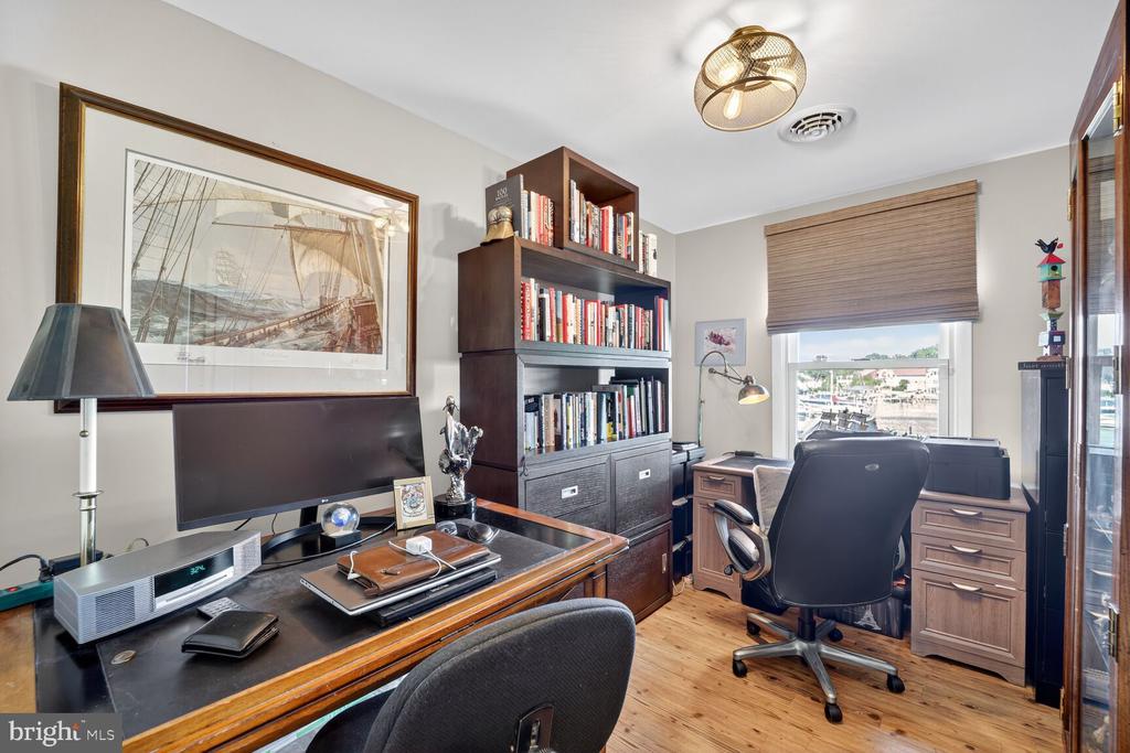 1663 CLIFF DRIVE
