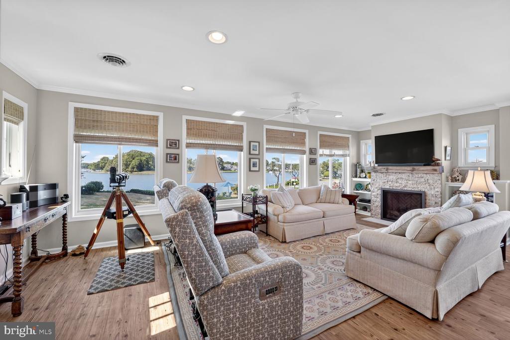 1663 CLIFF DRIVE