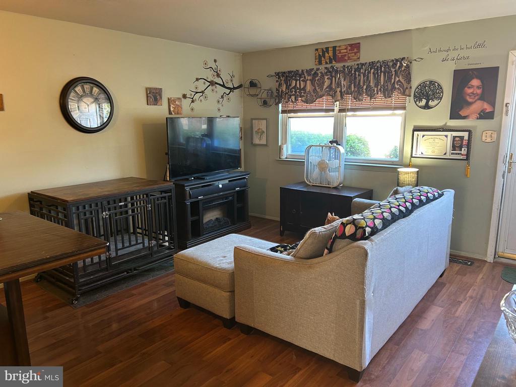 429 HARDMOORE COURT